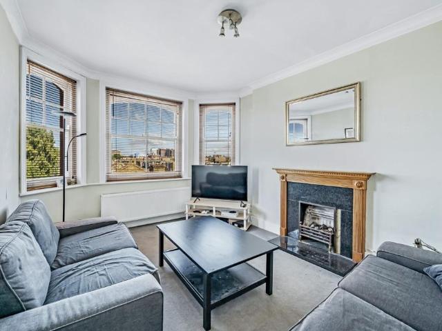 Apartment for rent in West Kensington, Greater London