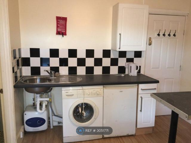 Studio for rent in Bilston, West Midlands