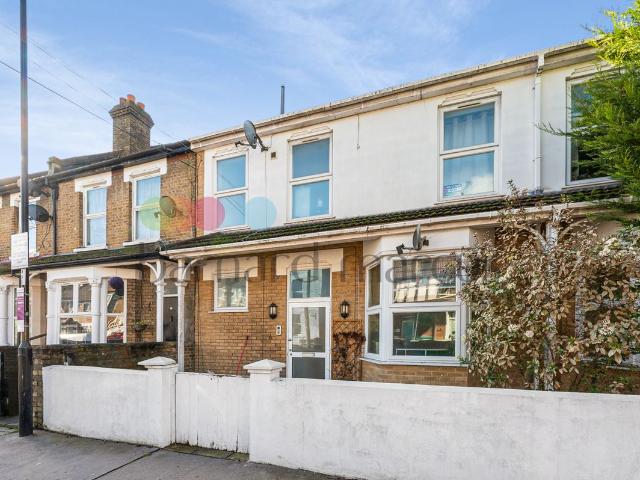 Studio for rent in London Borough of Croydon, Greater London