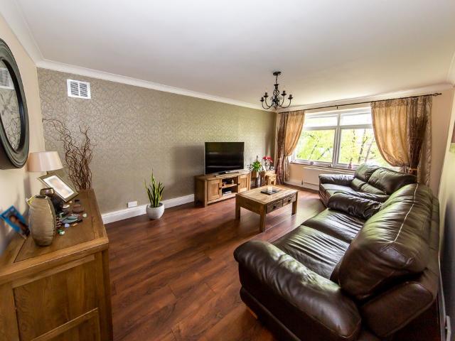 Apartment for rent in Bush Hill Park, Greater London
