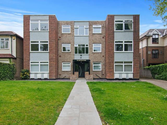 Apartment for rent in Bush Hill Park, Greater London