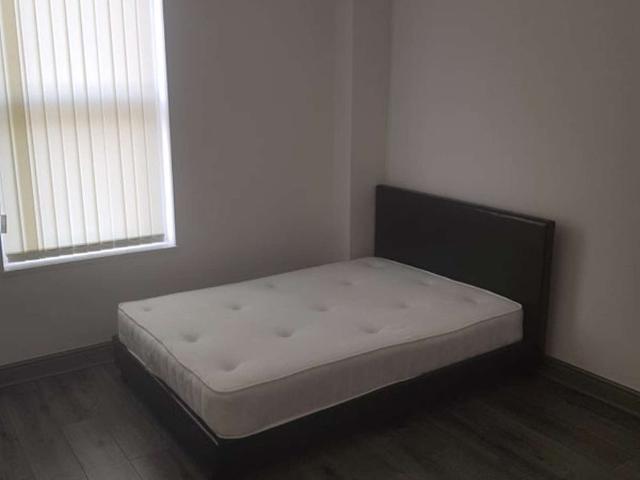Room for rent in Dixons Green, West Midlands