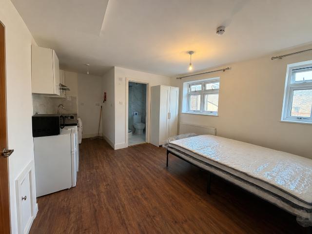 Studio for rent in London Borough of Hounslow, Greater London