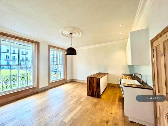 Apartment for rent in Old Town, Guestling Green