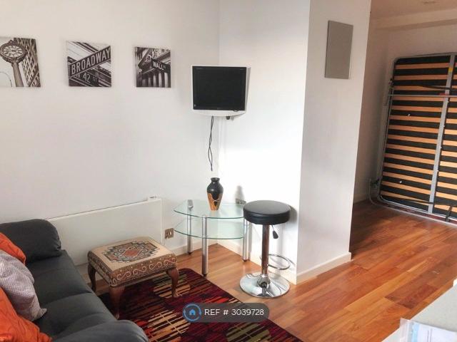 Studio for rent in Holbeck, Leeds