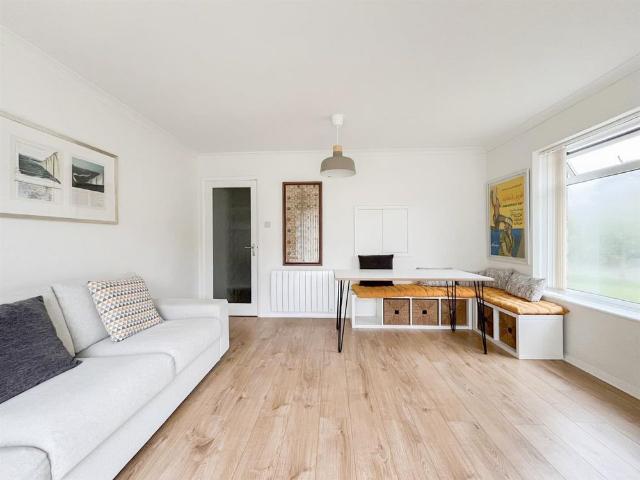 Apartment for rent in West Marina, Guestling Green
