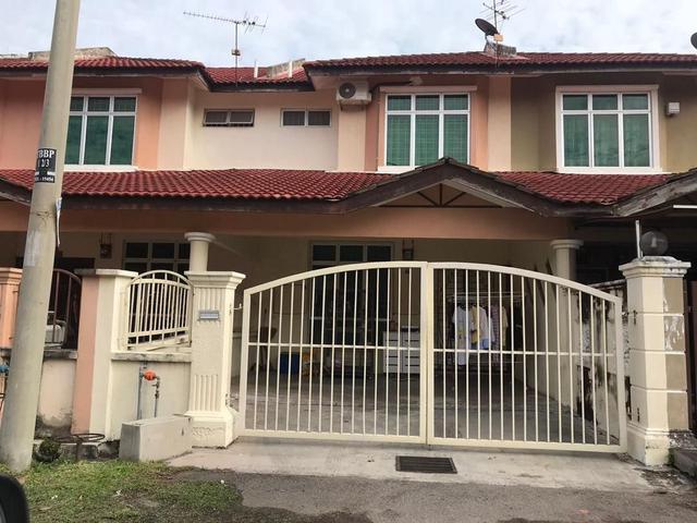 Terraced House for sale in Malaka