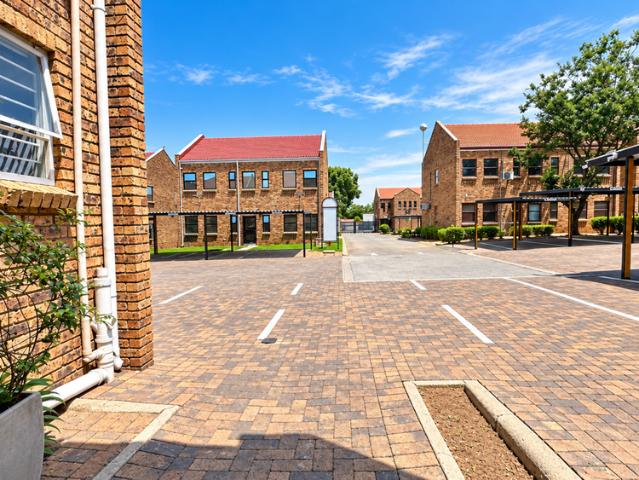 Apartment for rent in Weltevredenpark, Roodepoort