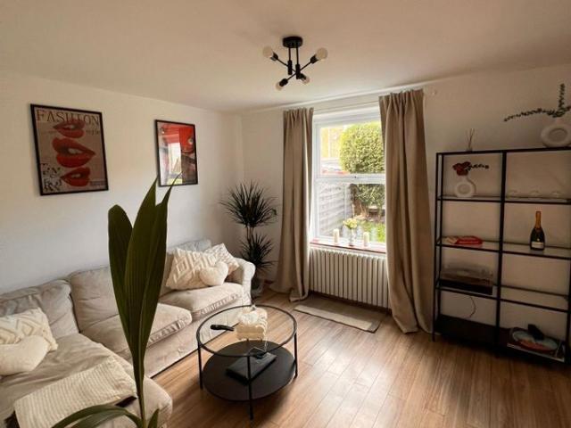 House for rent in Rosehill, Greater London