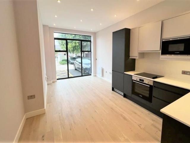 Apartment for rent in West Byfleet, Woking