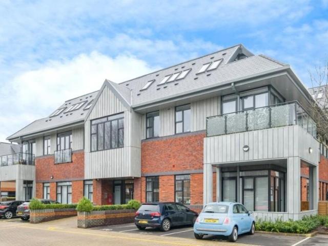 Apartment for rent in West Byfleet, Woking