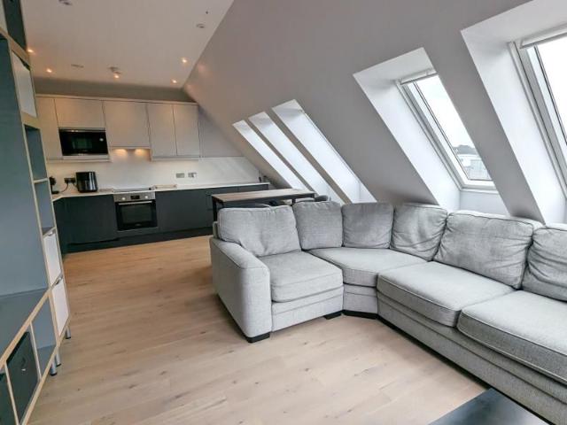 Apartment for rent in Kingsway Business Park, Woking