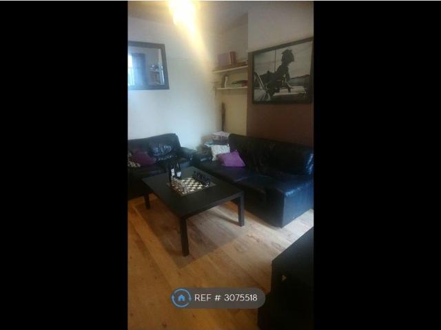 House for rent in London Borough of Ealing, Greater London