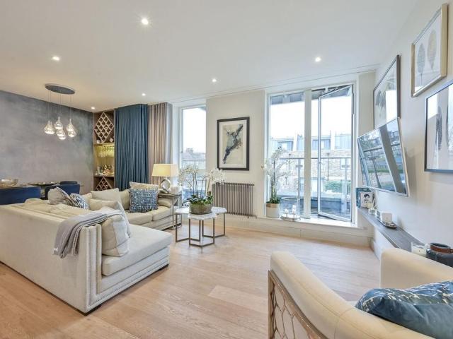 Apartment for rent in London Borough of Merton, Raynes Park