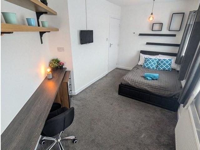 Room for rent in Olton, West Midlands