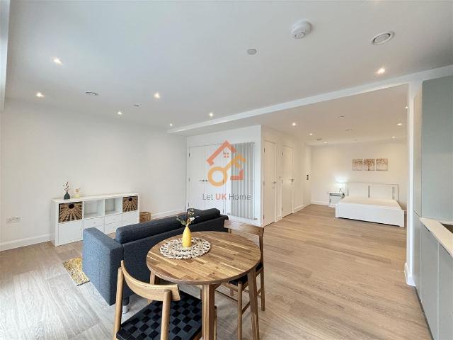 Studio for rent in Canning Town, Greater London