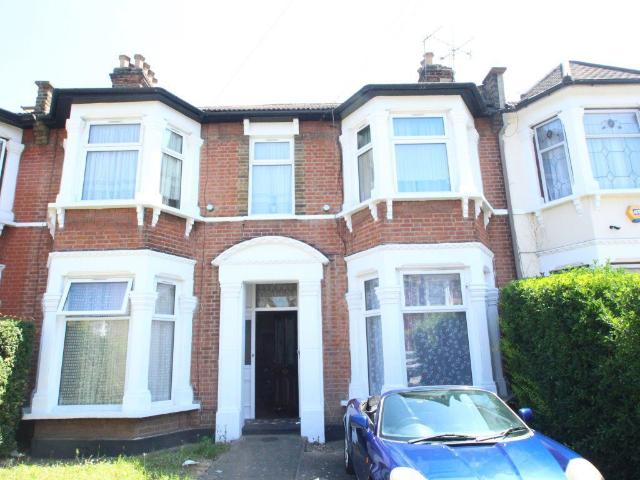 Studio for rent in Seven Kings, Greater London