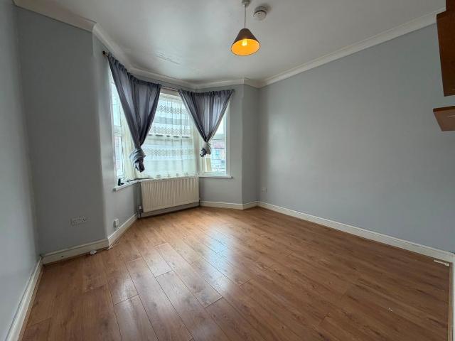 Apartment for rent in Seven Kings, Greater London