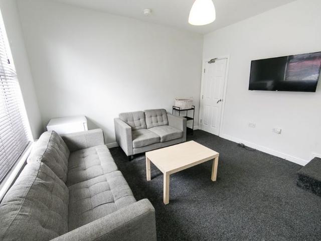 Apartment for rent in Hyde Park, West Yorkshire