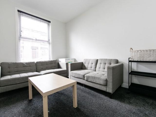 Apartment for rent in Hyde Park, West Yorkshire