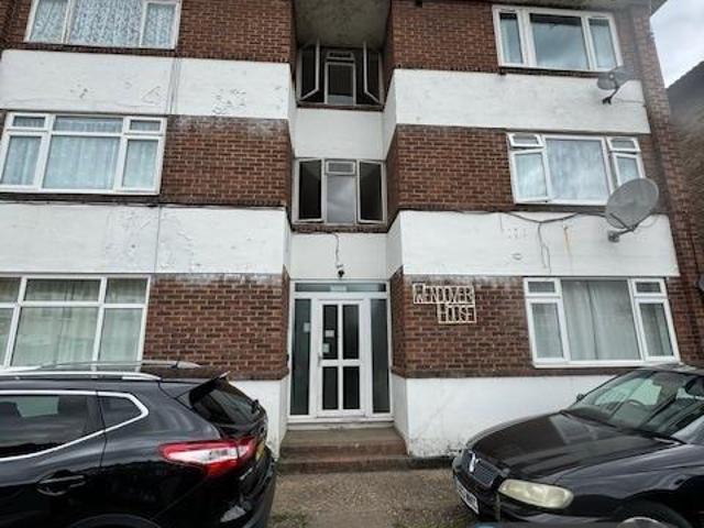 Apartment for rent in Bowes Park, Greater London