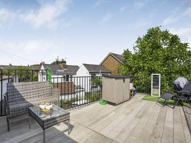 Apartment for rent in Hampton, Greater London
