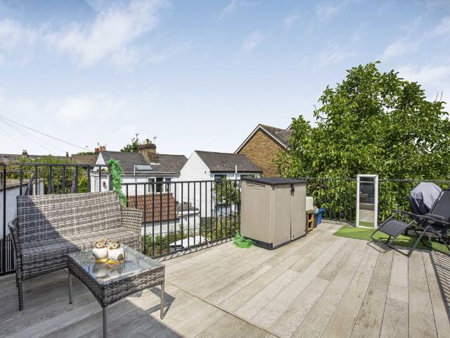 Apartment for rent in Hampton, Greater London