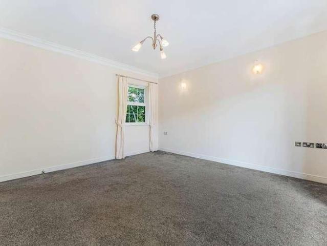 Apartment for rent in Whitefield, Bury