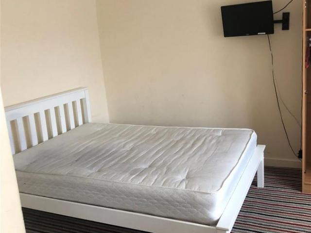 Room for rent in Hayes, Greater London