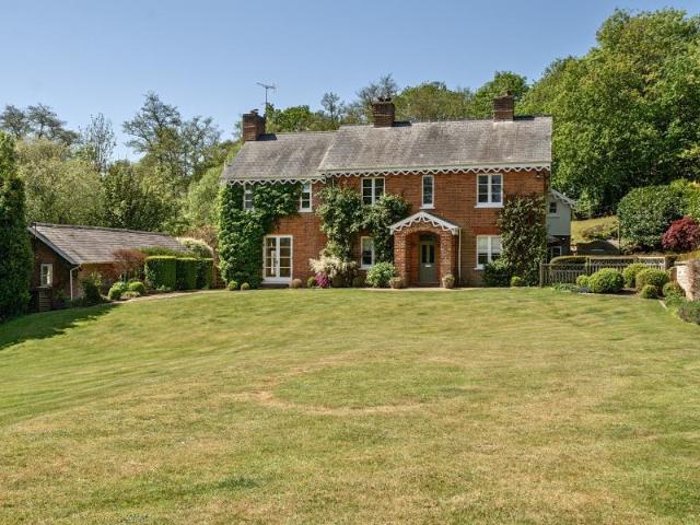House for rent in Row Town, Surrey