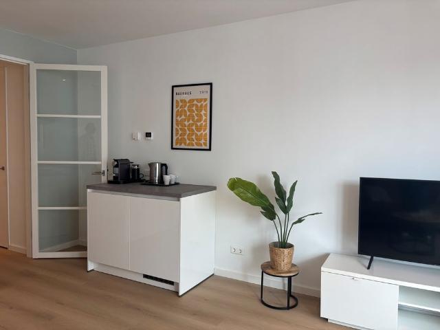 Appartement te huur in Cornelis Douwesterrein, Amsterdam