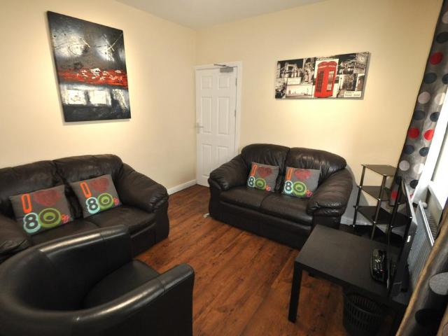 House for rent in Nangreaves, Wales