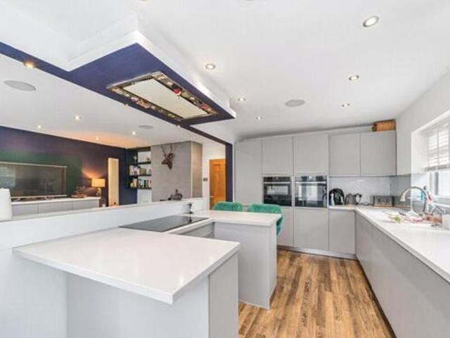 House for sale in Simmondley, Charlesworth