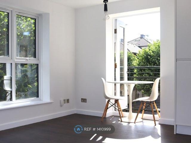 Apartment for rent in Silvertown, Greater London
