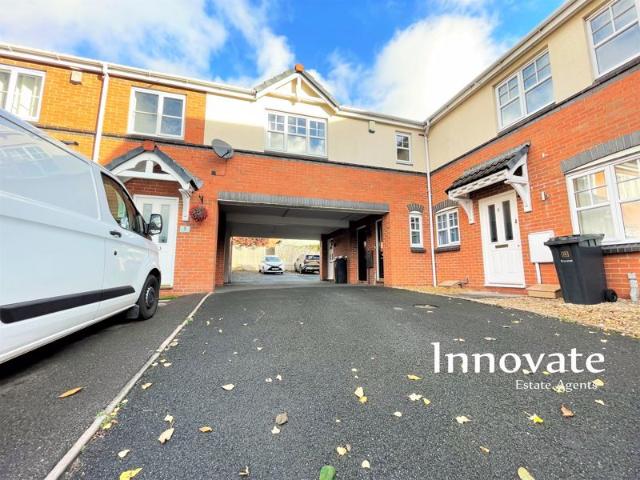 Apartment for rent in Cherry Orchard, Fold Hill