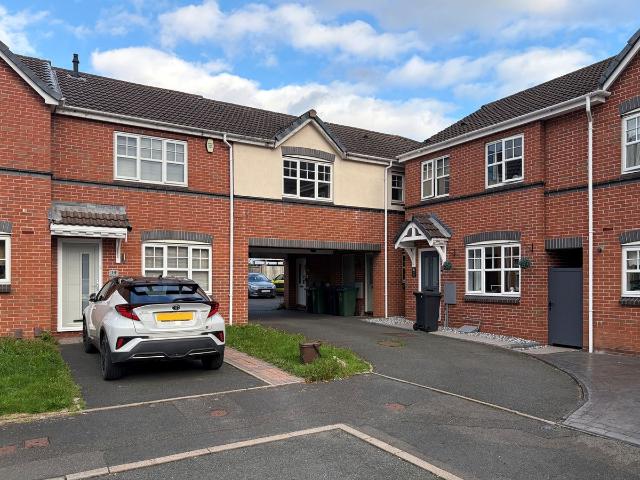 Apartment for rent in Cherry Orchard, Fold Hill
