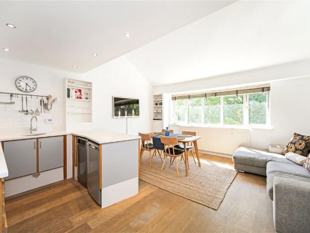Apartment for rent in North Kensington, Greater London
