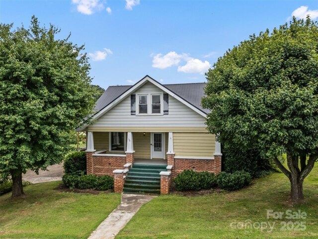 House for sale in Canton