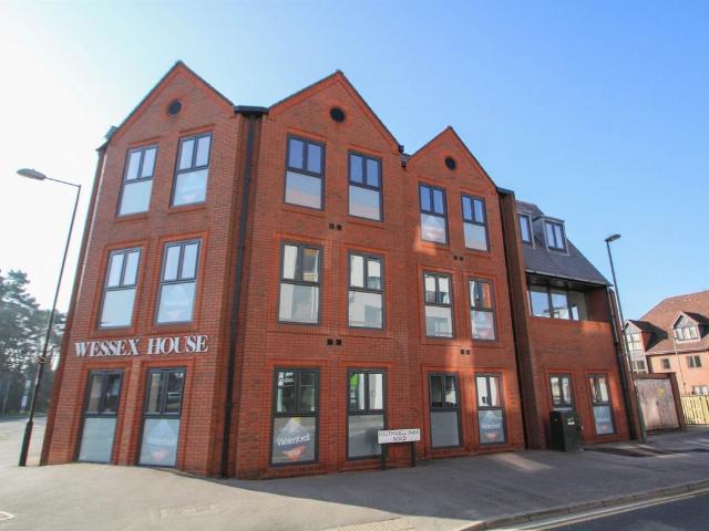House for rent in Heol-las, Surrey