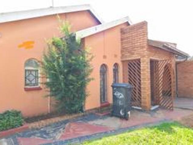 House for sale in Diepkloof, Vosloorus