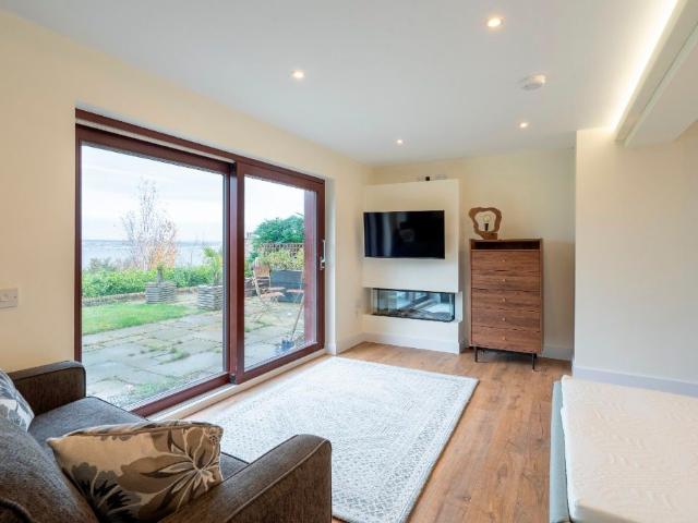 Studio for rent in Newport-on-tay, Scotland