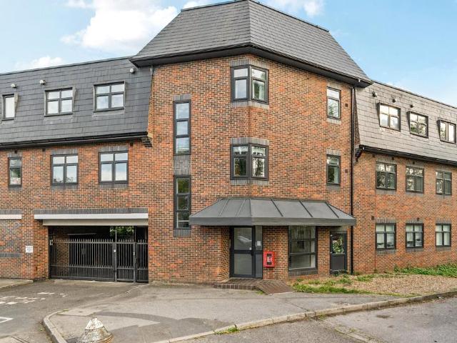Apartment for rent in London Borough of Merton, Greater London