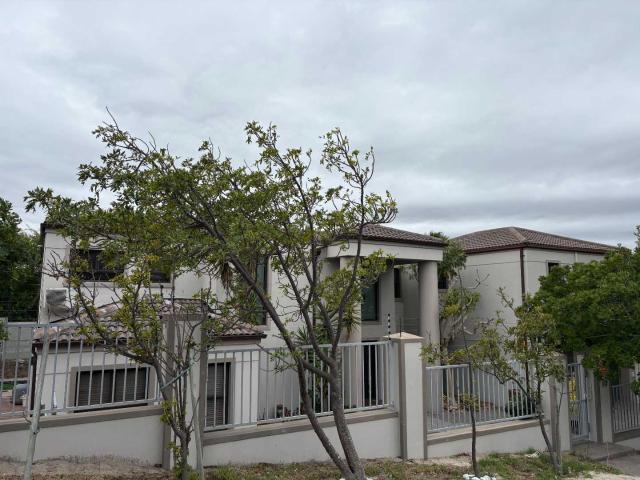 House for rent in Bloubergrant, City of Cape Town