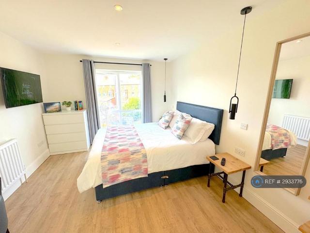 Apartment for rent in Abbey Park, Barton In Fabis