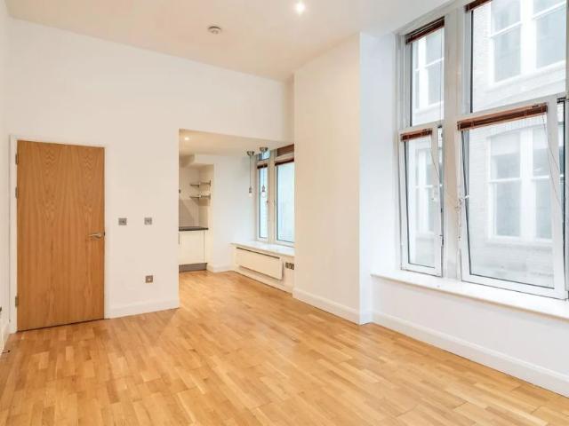 Apartment for rent in Cardiff Bay, Falcon Lodge