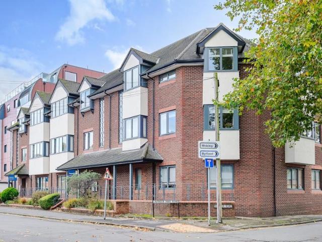 Apartment for rent in Woking, Surrey