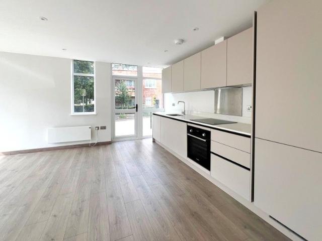 Apartment for rent in West Byfleet, Woking