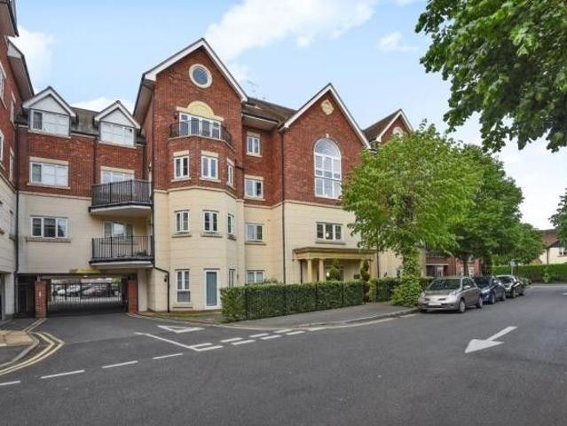 Apartment for rent in Woking, Surrey