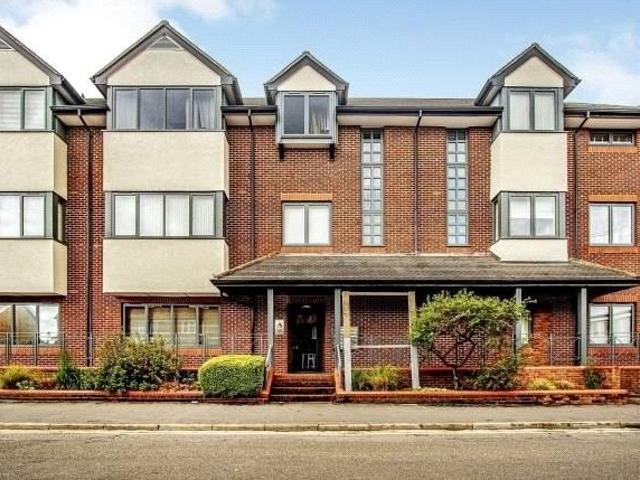 Studio for rent in Woking, Surrey
