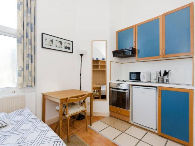 Studio for rent in Earl's Court, Greater London
